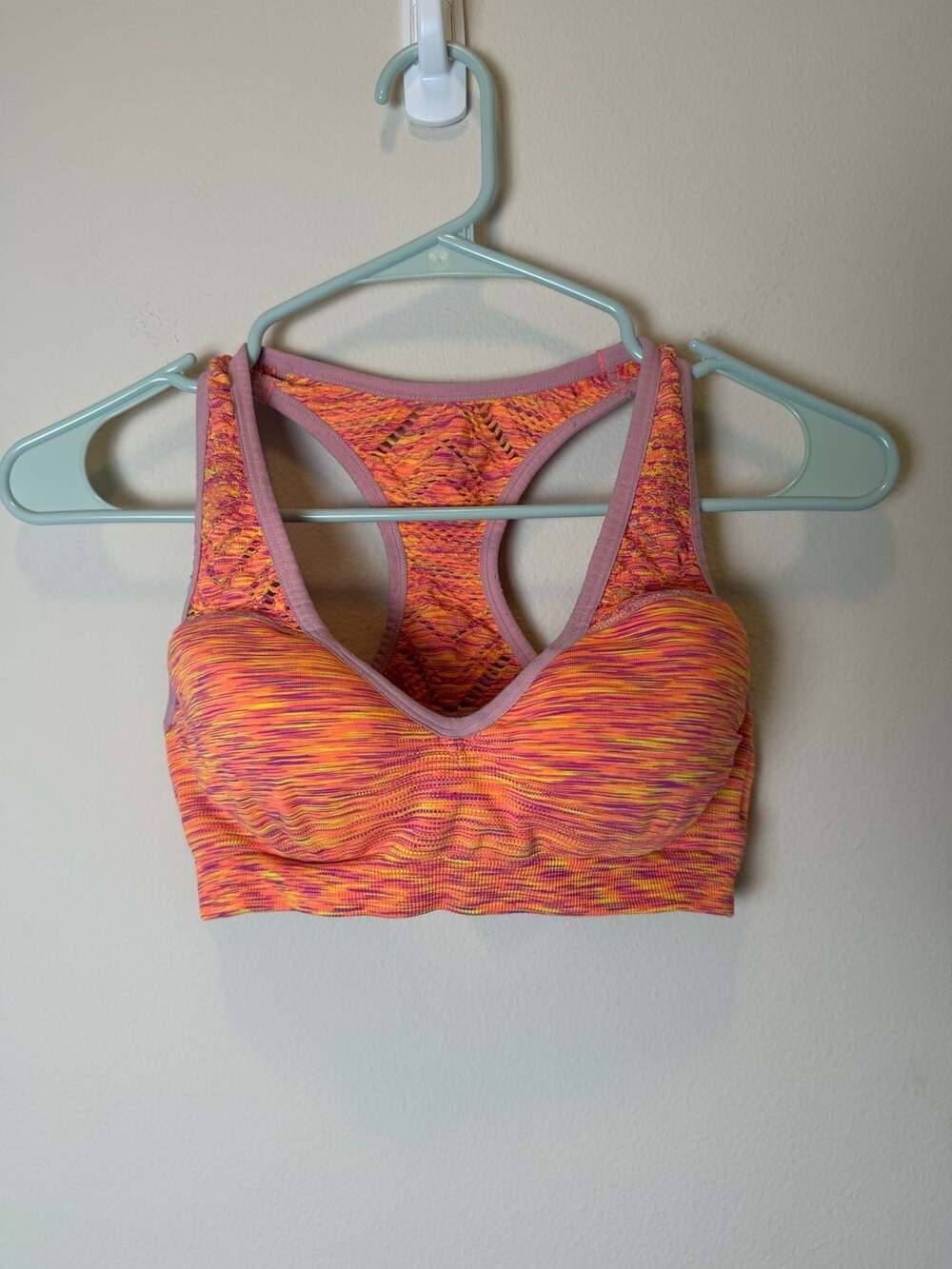 Pink Victoria's Secret Seamless Push-Up Racerback Sports Bra Size M